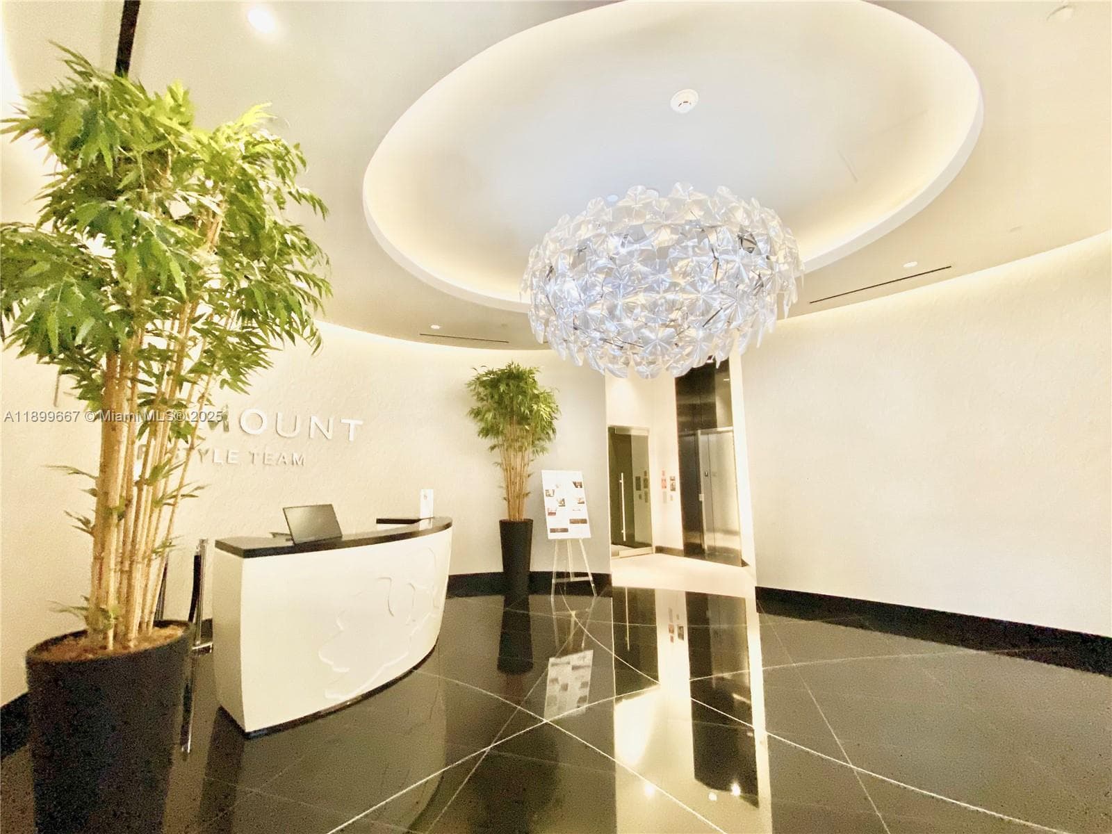 851 NE 1st Ave # 2802, Miami FL 33132 — 33