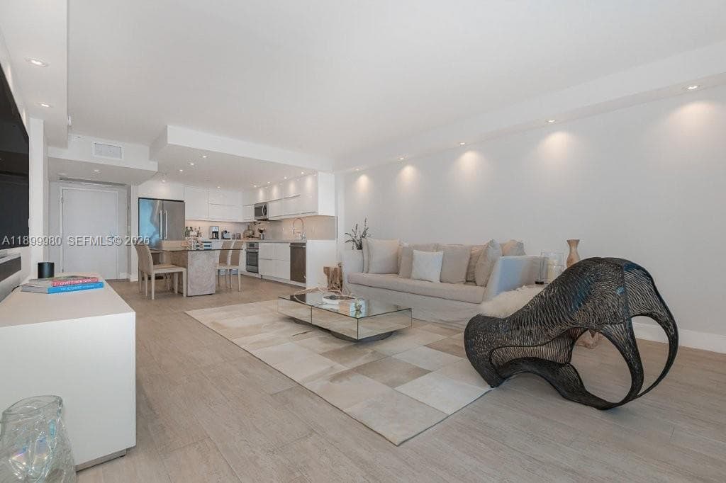 2301 Collins Ave # 738, Miami Beach FL 33139 — 18