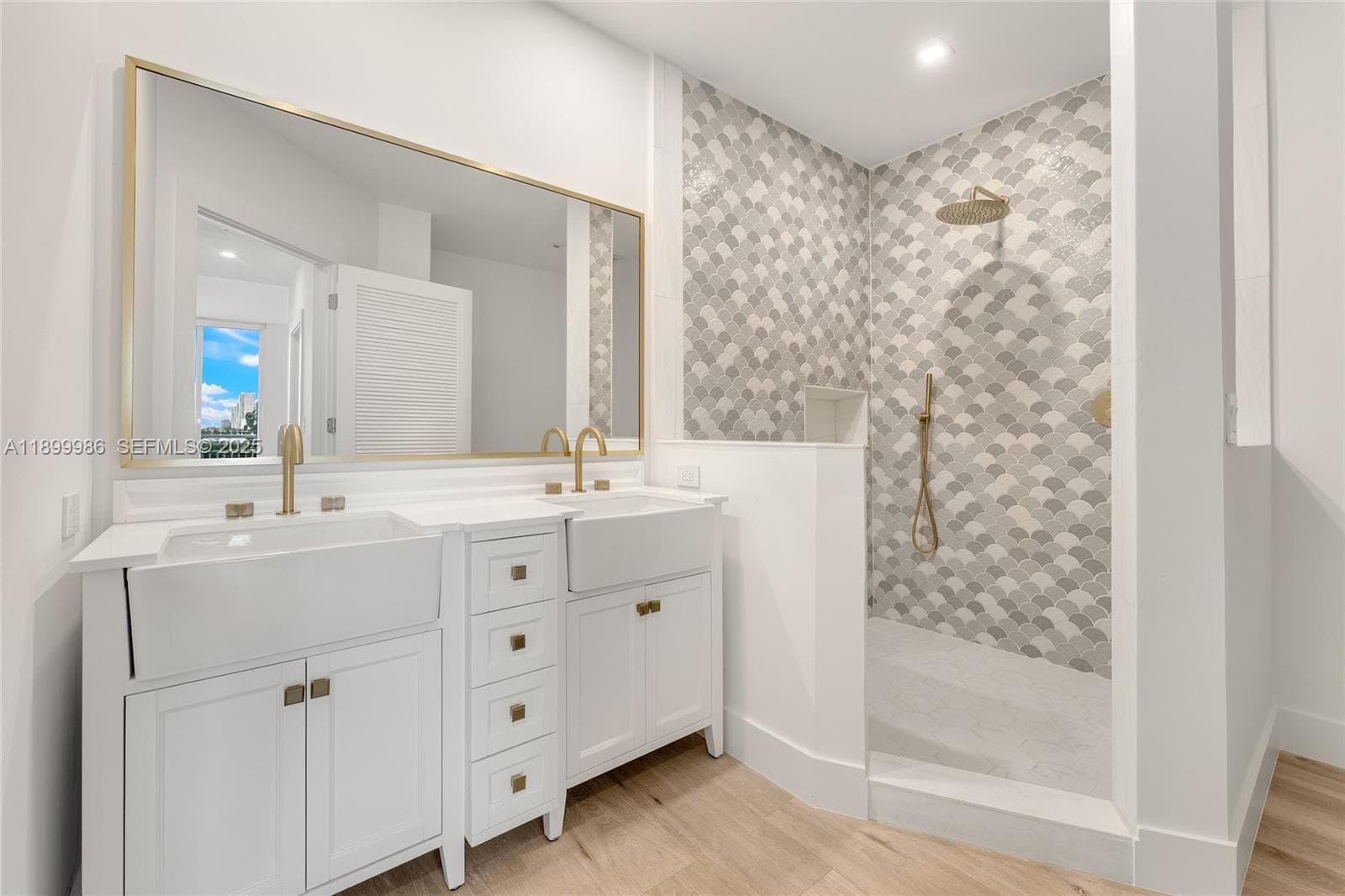 848 Brickell Key Dr # 204, Miami FL 33131 — 34