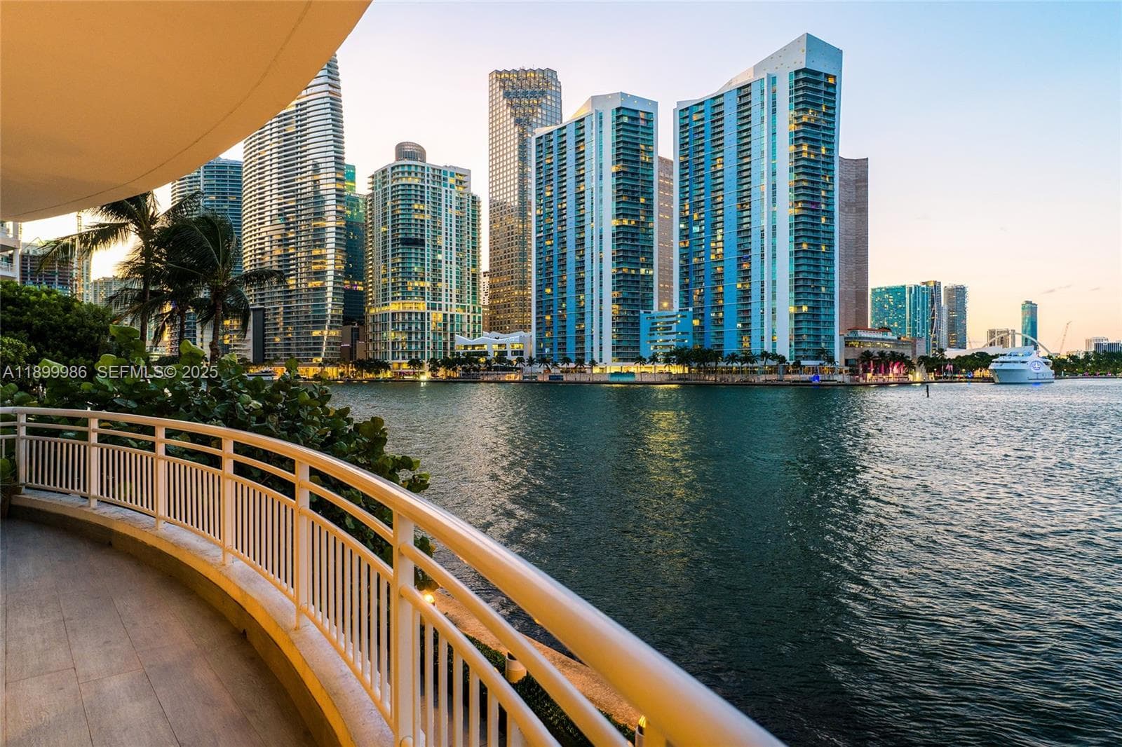 848 Brickell Key Dr # 204, Miami FL 33131 — 10