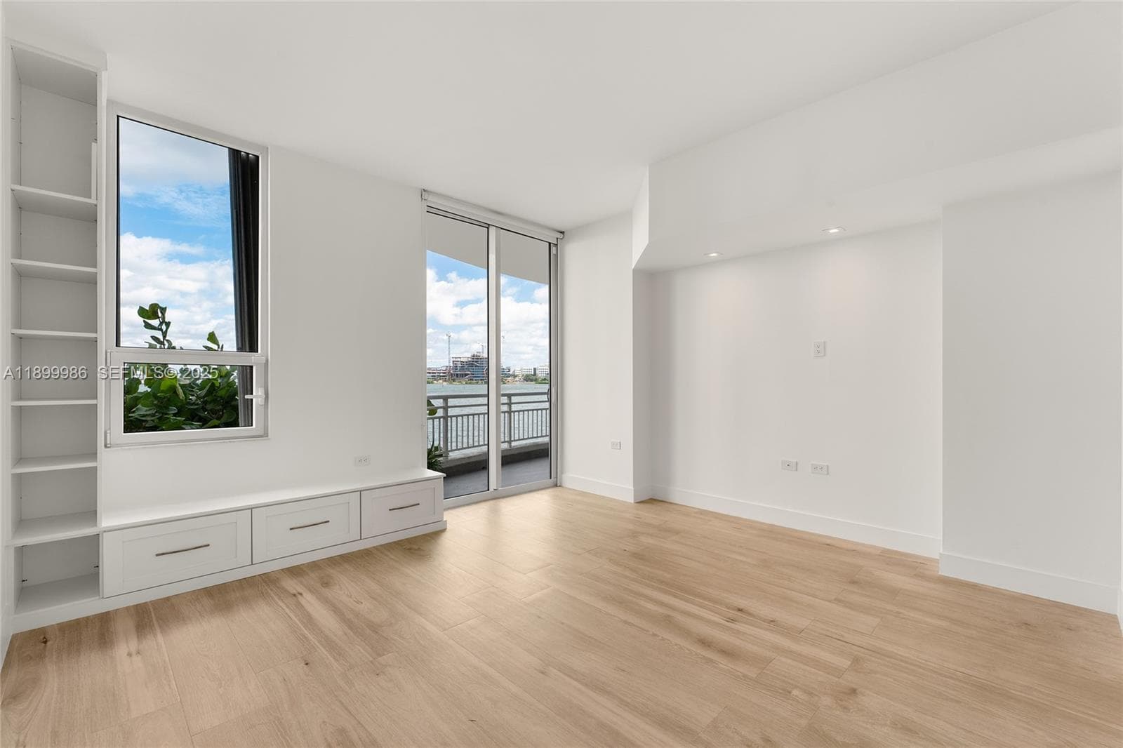 848 Brickell Key Dr # 204, Miami FL 33131 — 33