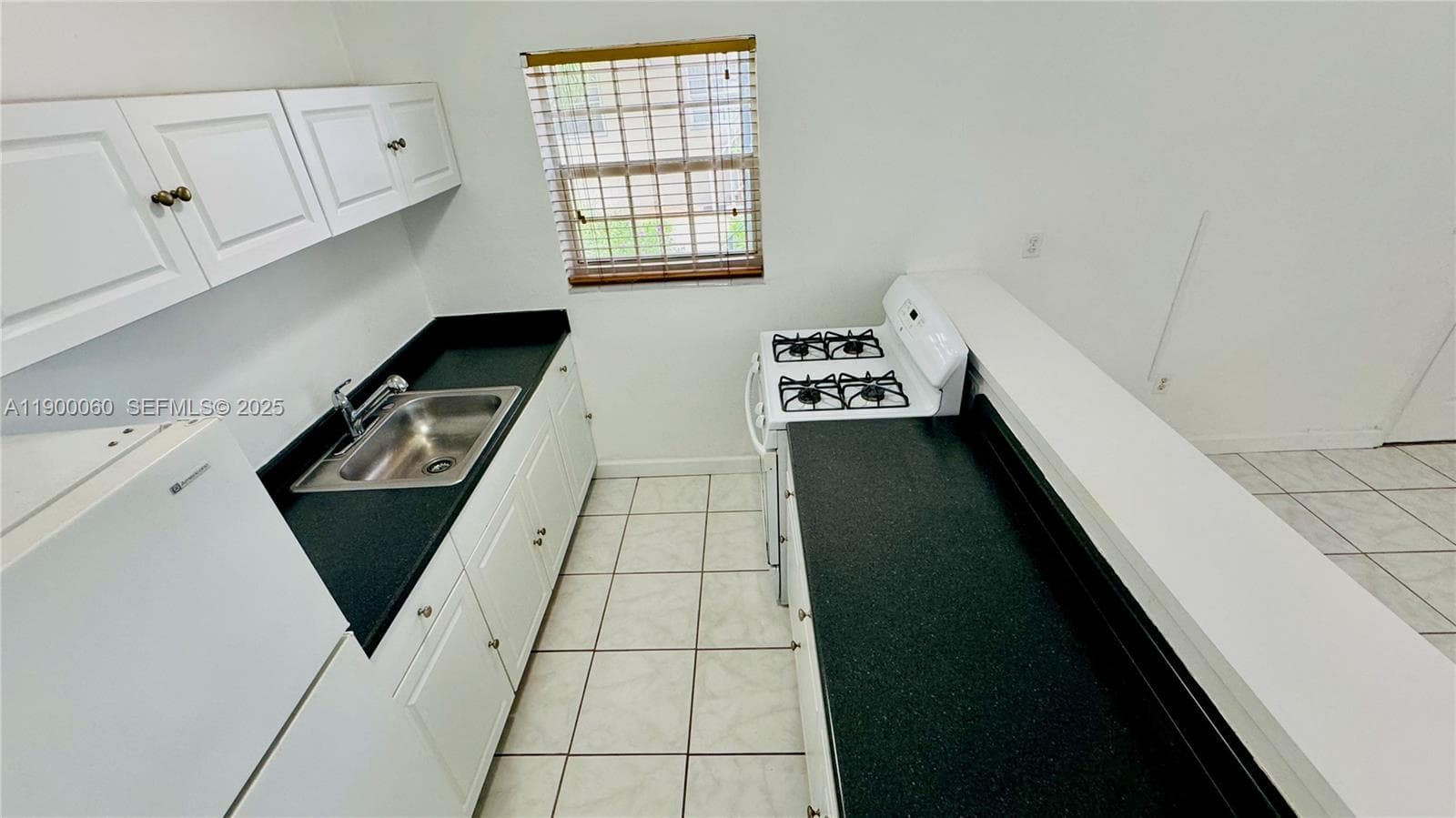 8000 Tatum Waterway Dr # 1, Miami Beach FL 33141 — 10