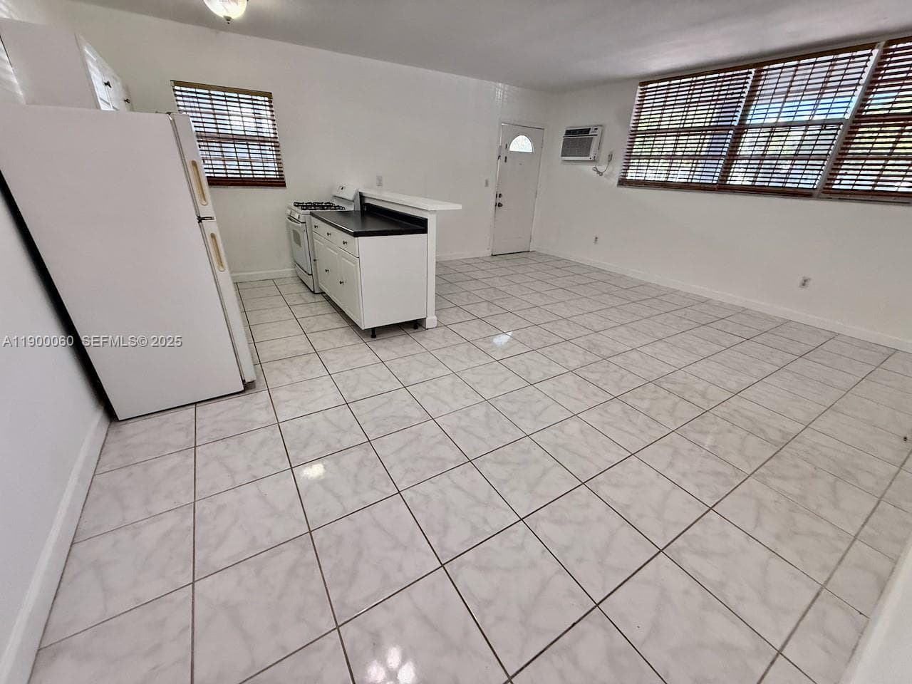 8000 Tatum Waterway Dr # 1, Miami Beach FL 33141 — 33