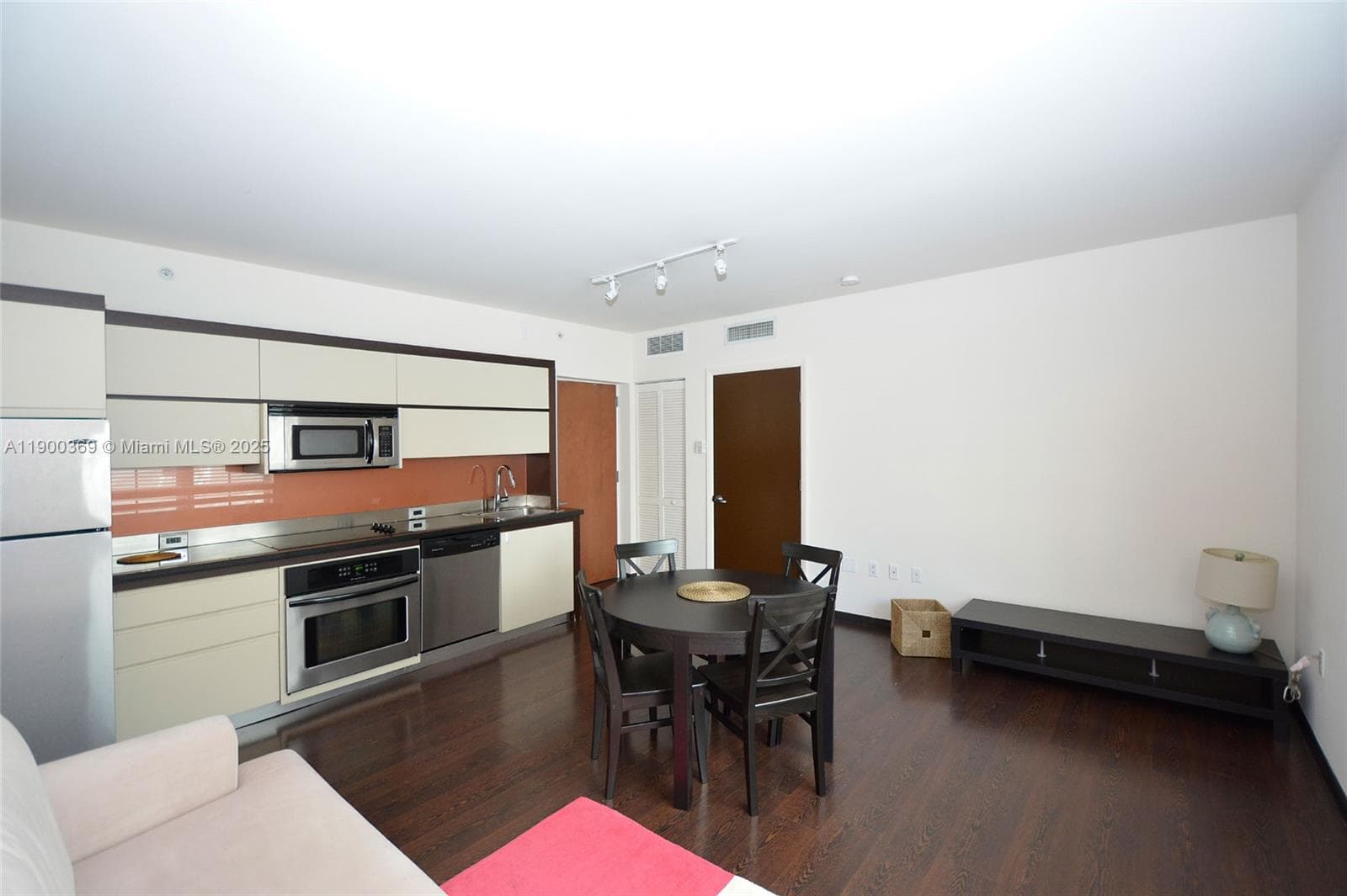435 21st St # 205, Miami Beach FL 33139 — 1