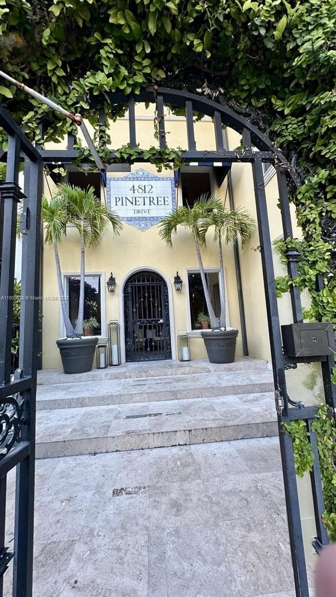 4812 Pine Tree Dr # 204, Miami Beach FL 33140 — 2