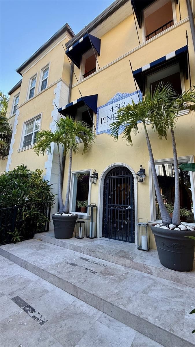 4812 Pine Tree Dr # 204, Miami Beach FL 33140 — 3