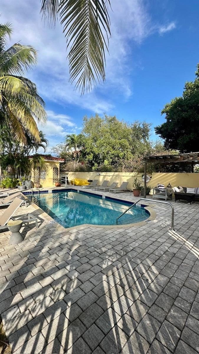 4812 Pine Tree Dr # 204, Miami Beach FL 33140 — 19