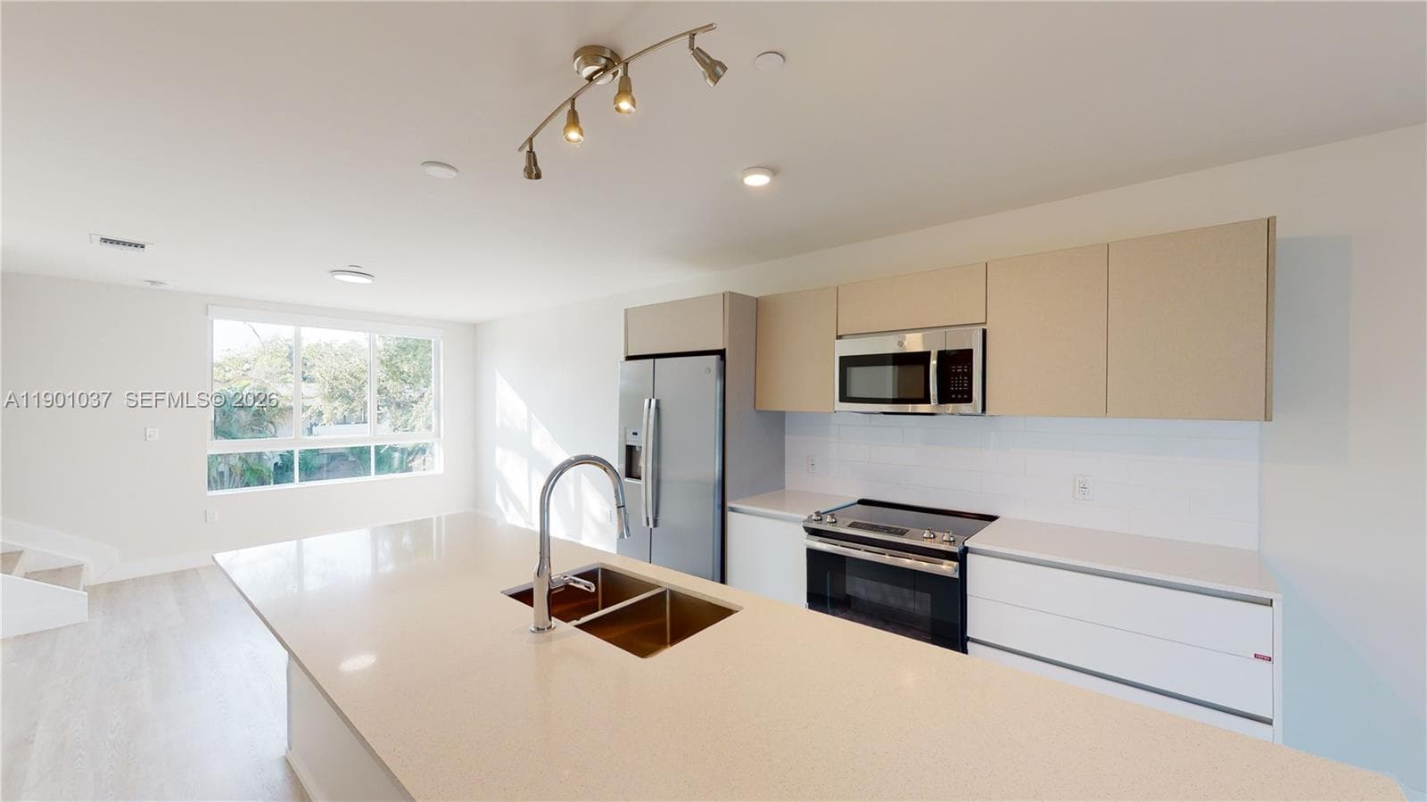 2555 NE 193rd St # 2224, Miami FL 33180 — 3
