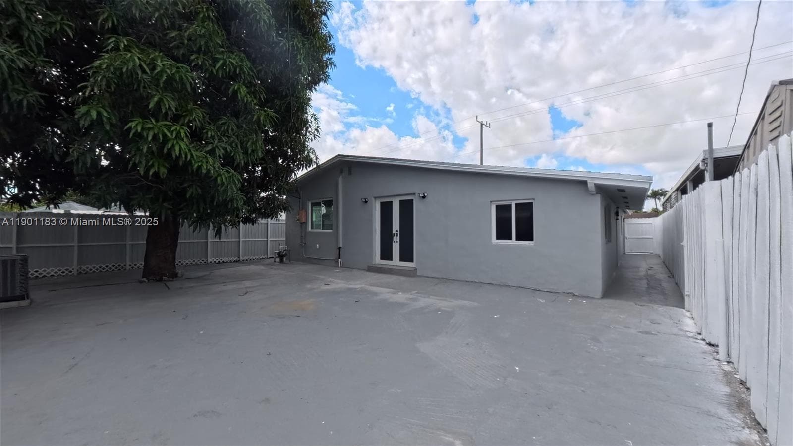 1575 W 6th Ave, Hialeah FL 33010 — 22