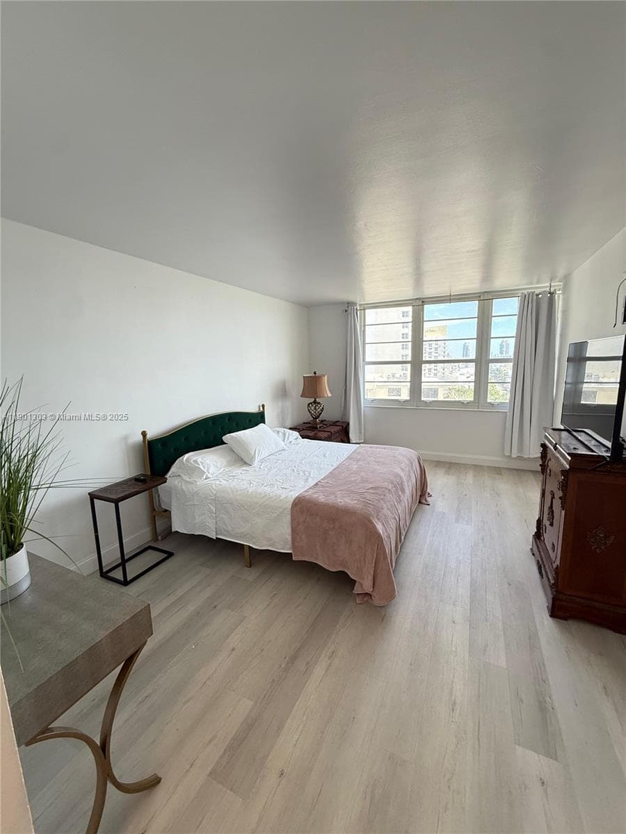 100 Lincoln Rd # 1111, Miami Beach FL 33139 — 5