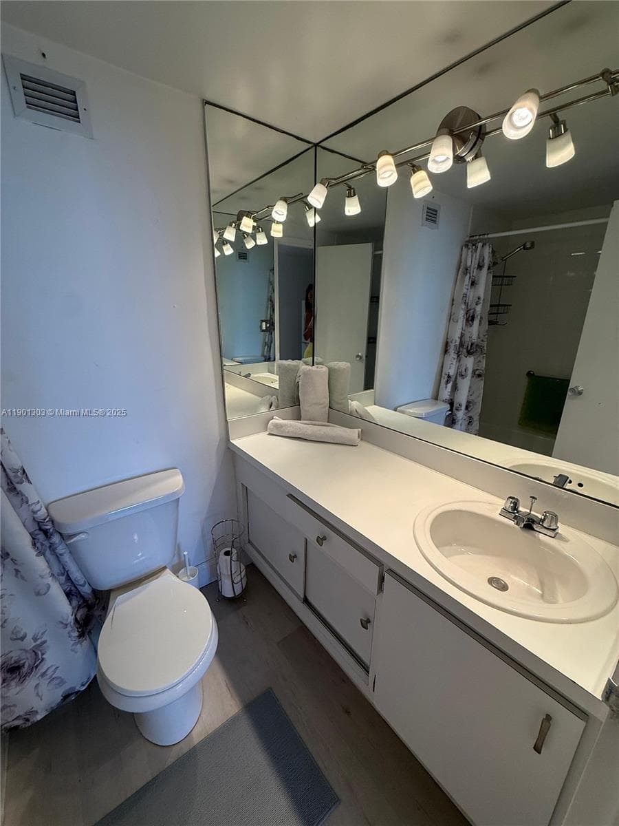 100 Lincoln Rd # 1111, Miami Beach FL 33139 — 14