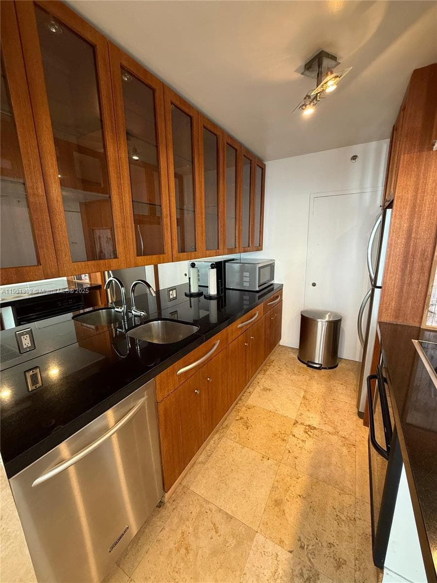 100 Lincoln Rd # 1111, Miami Beach FL 33139 — 11