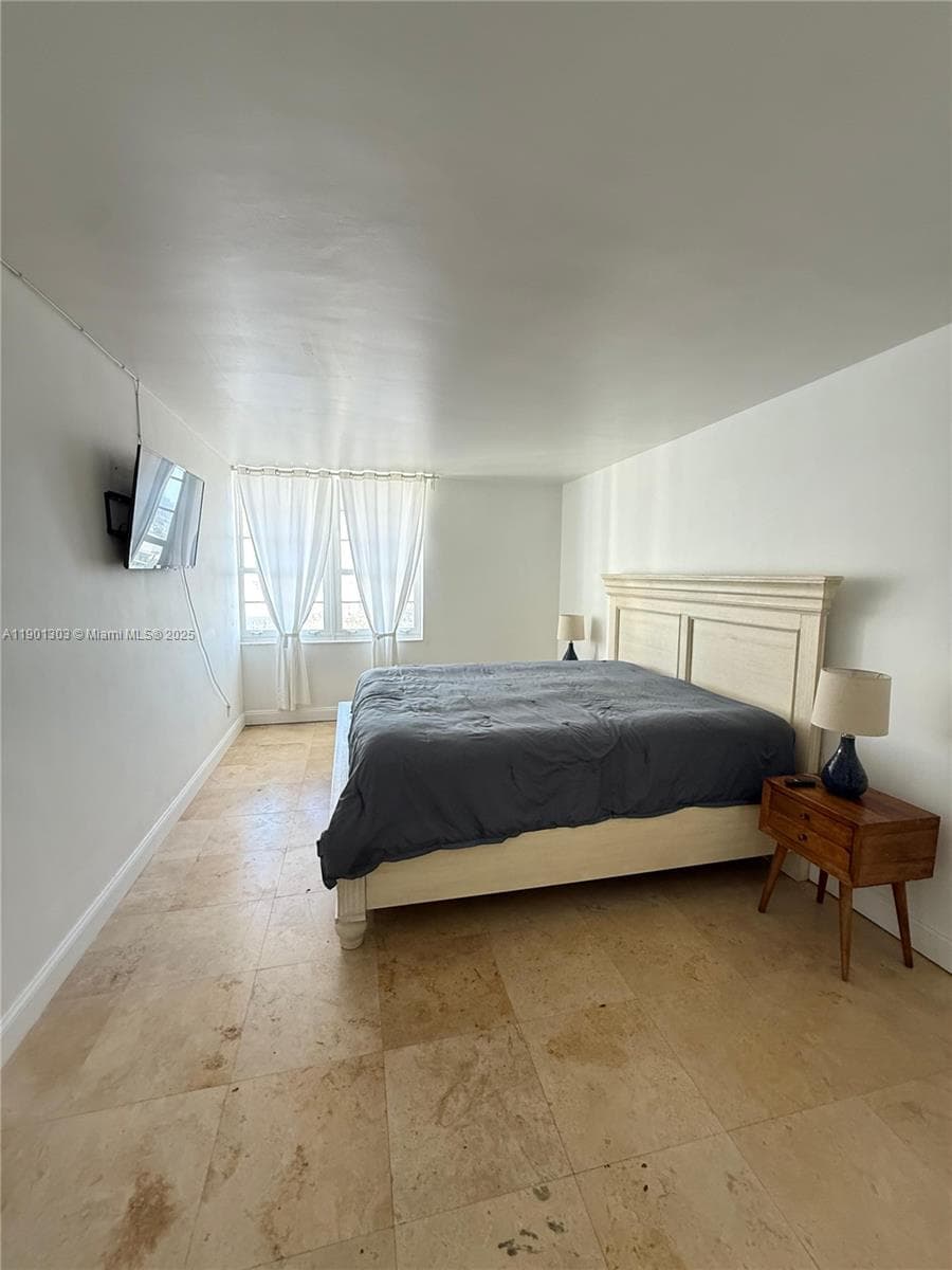 100 Lincoln Rd # 1111, Miami Beach FL 33139 — 8