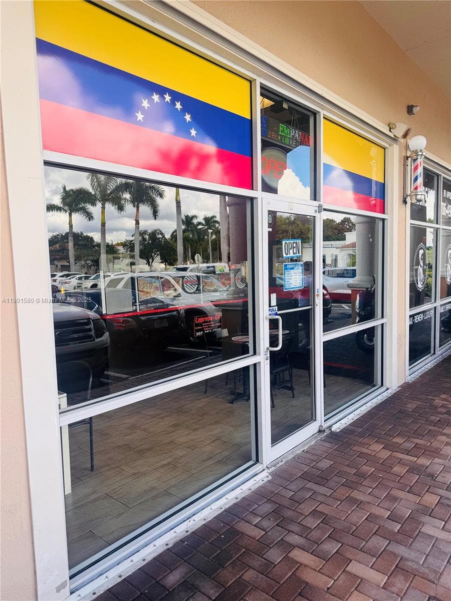 Latin Restaurant For Sale In West Kendall, Kendall FL 33196 — 1