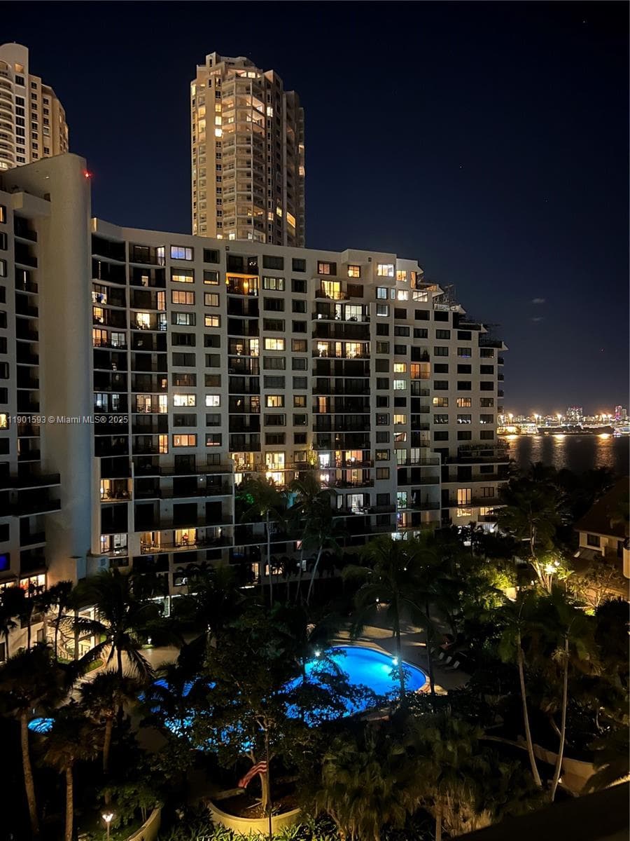520 Brickell Key Dr # A900, Miami FL 33131 — 47