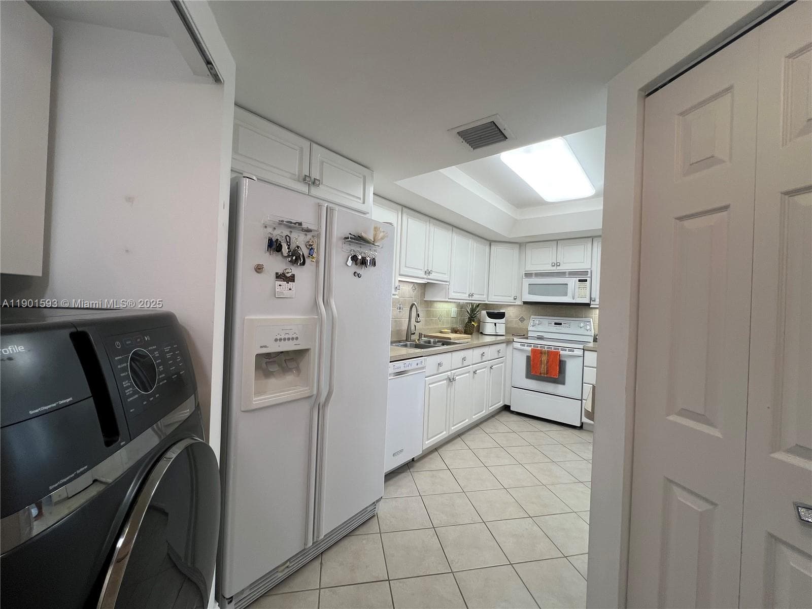 520 Brickell Key Dr # A900, Miami FL 33131 — 16