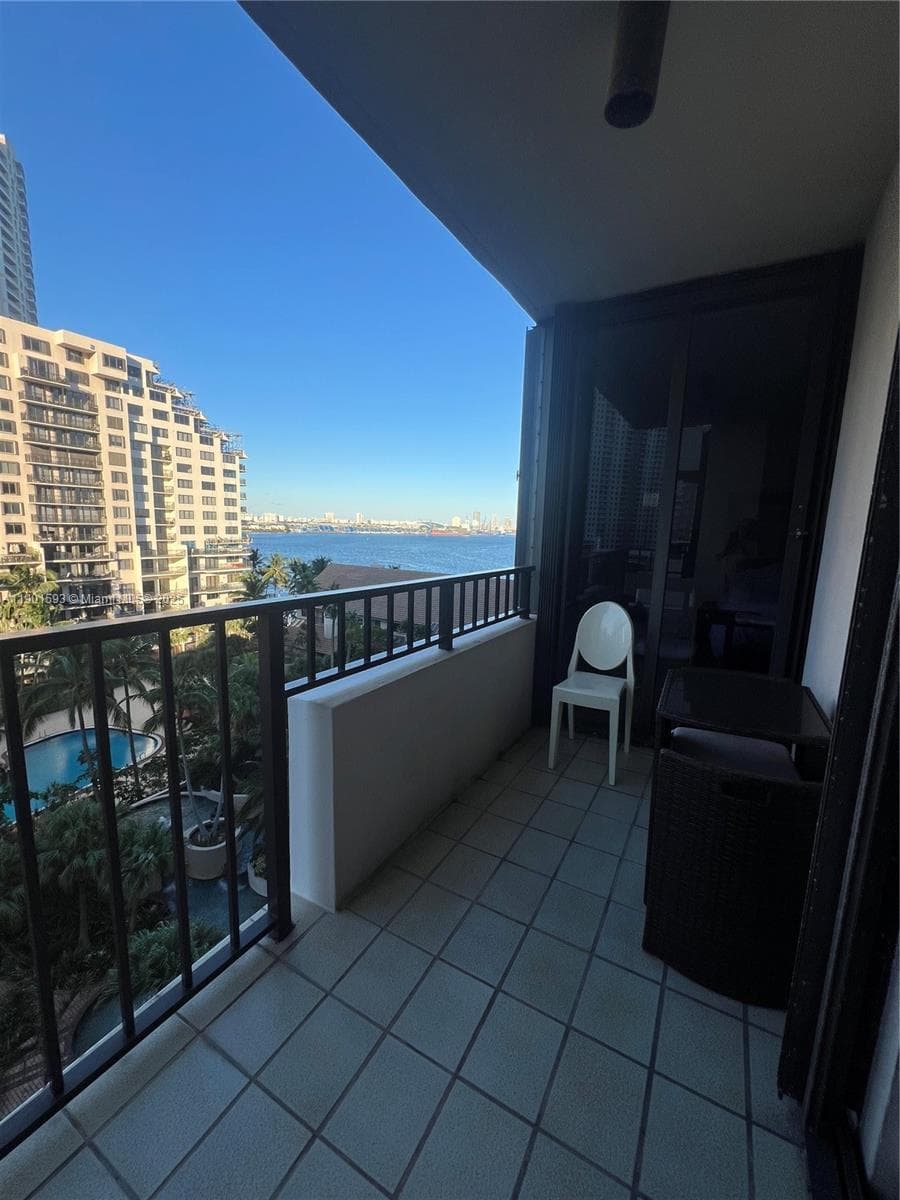520 Brickell Key Dr # A900, Miami FL 33131 — 37