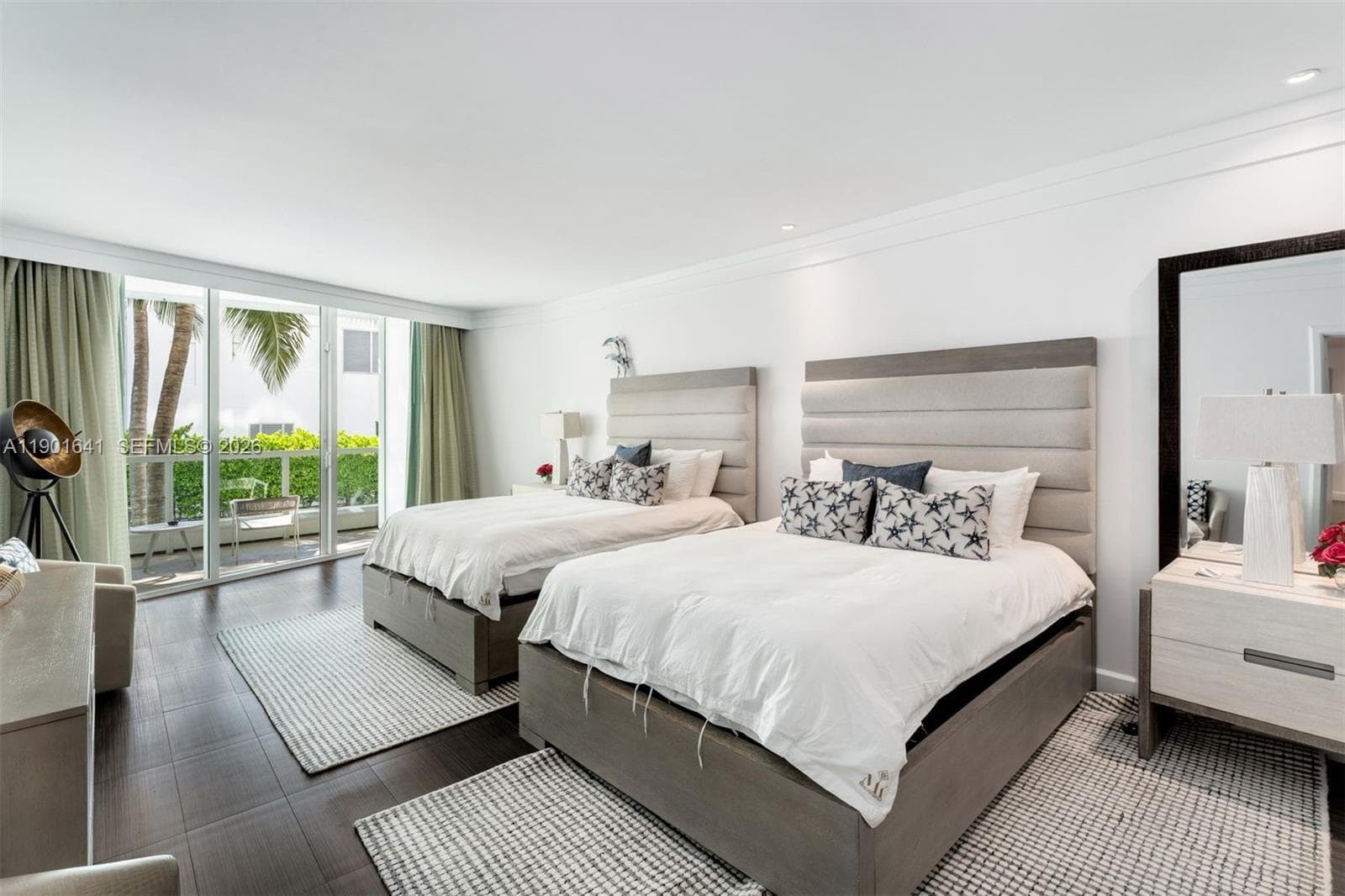 4391 Collins Ave # 512, Miami Beach FL 33140 — 39