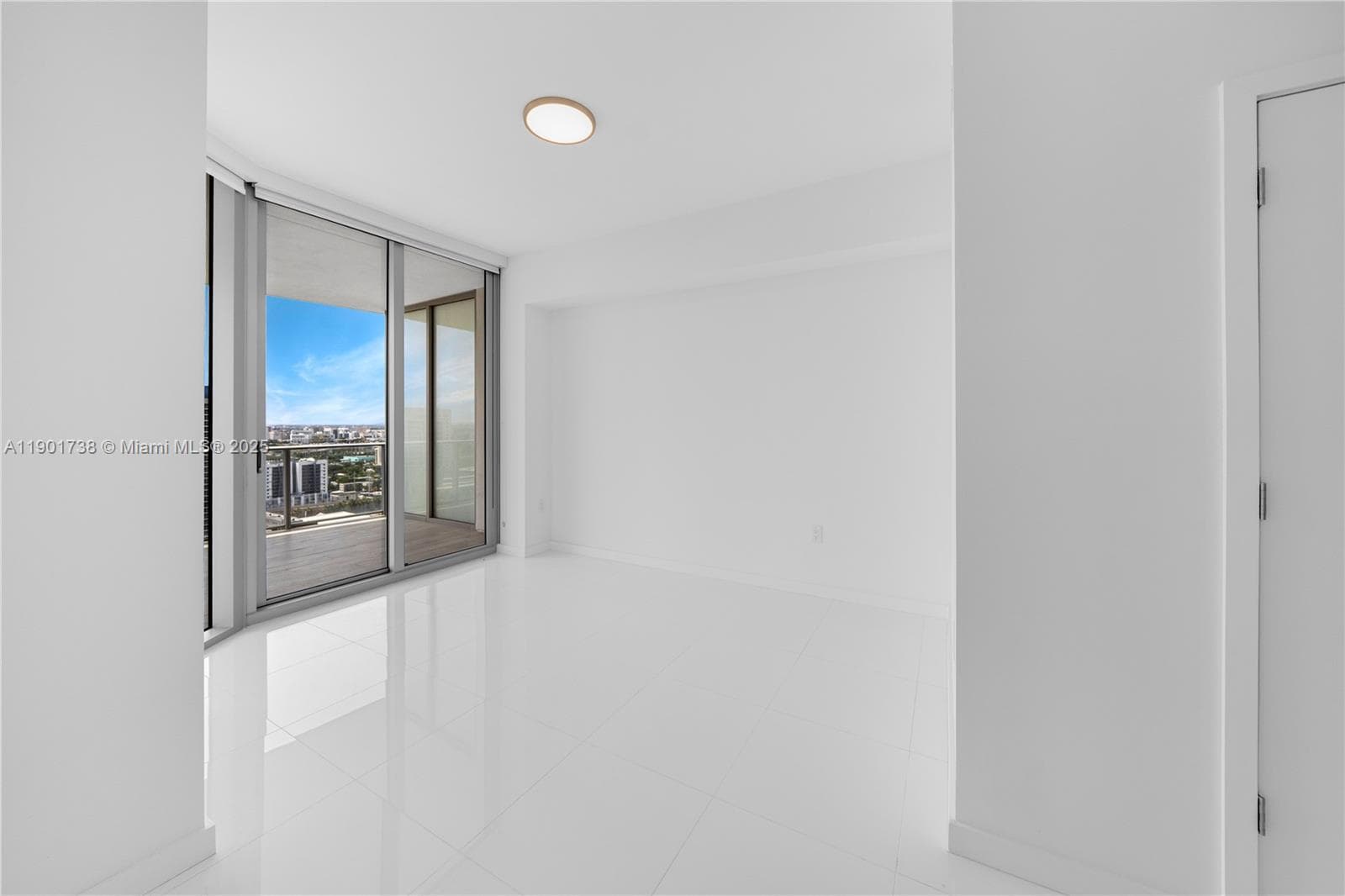 851 NE 1st AVE # 2106, Miami FL 33132 — 13