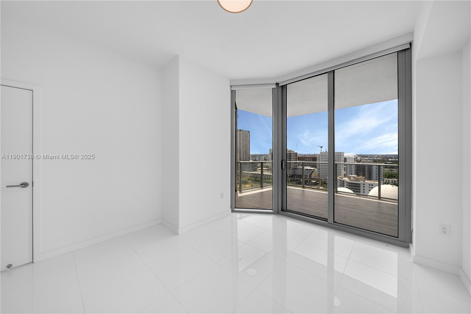 851 NE 1st AVE # 2106, Miami FL 33132 — 12