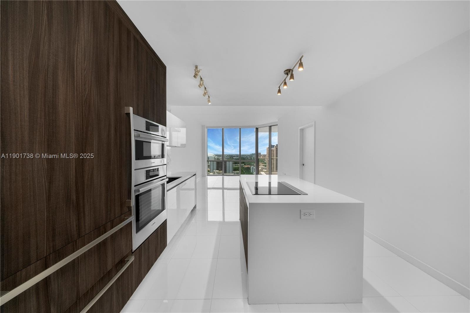 851 NE 1st AVE # 2106, Miami FL 33132 — 3