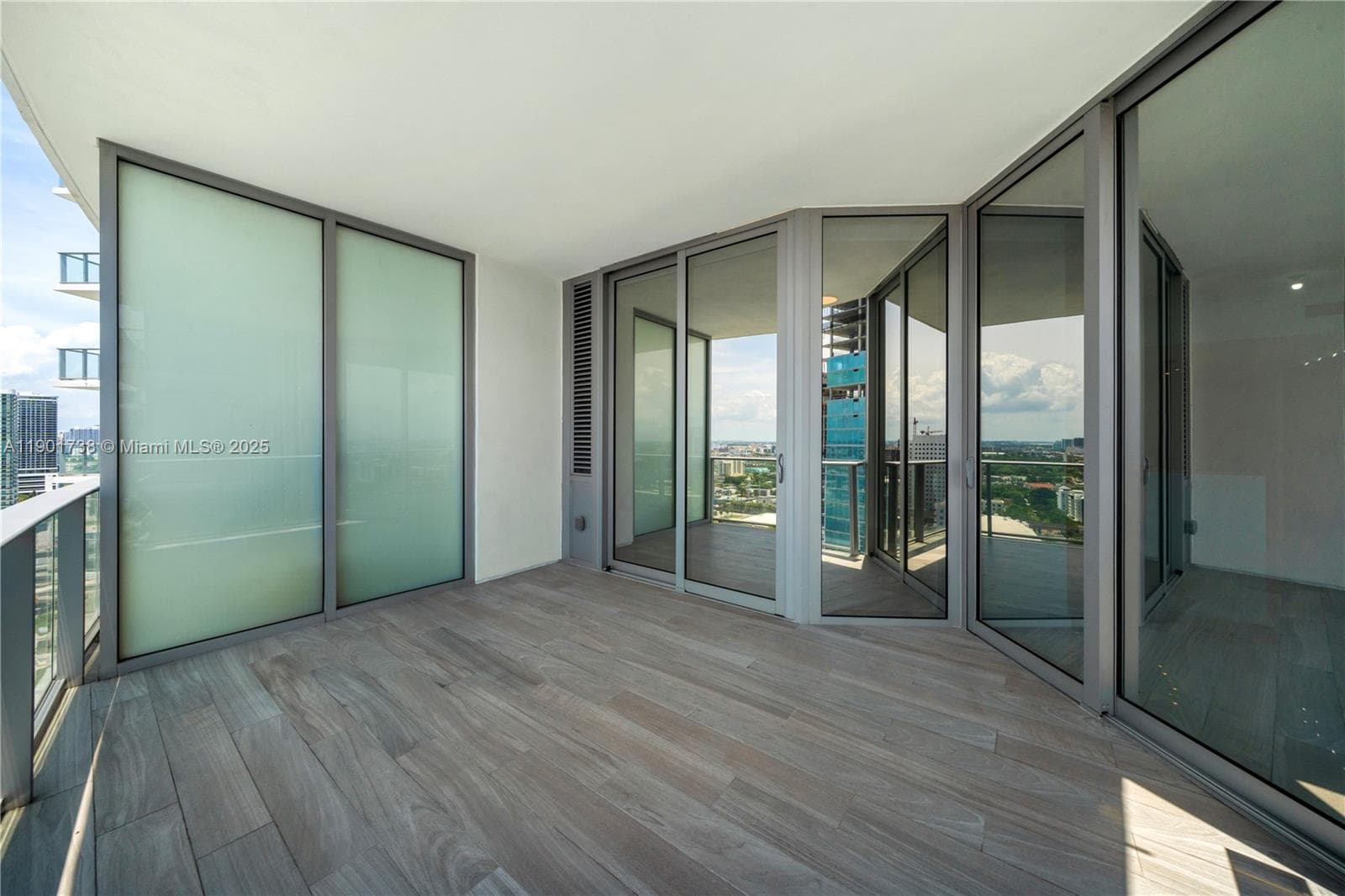 851 NE 1st AVE # 2106, Miami FL 33132 — 5