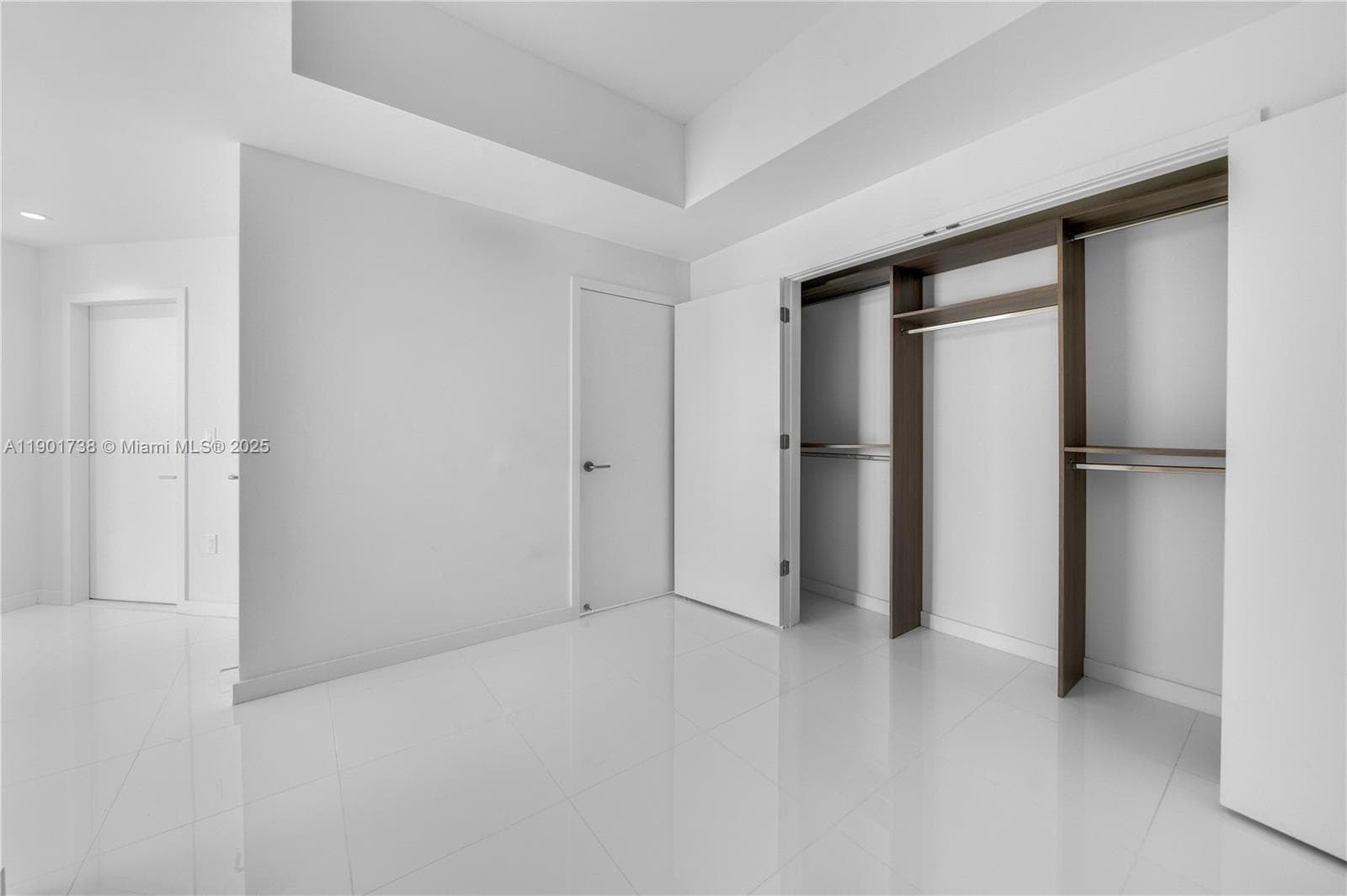 851 NE 1st AVE # 2106, Miami FL 33132 — 18