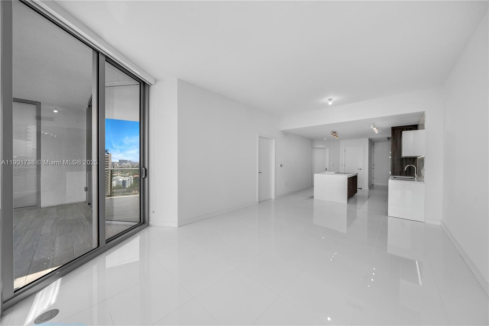 851 NE 1st AVE # 2106, Miami FL 33132 — 4