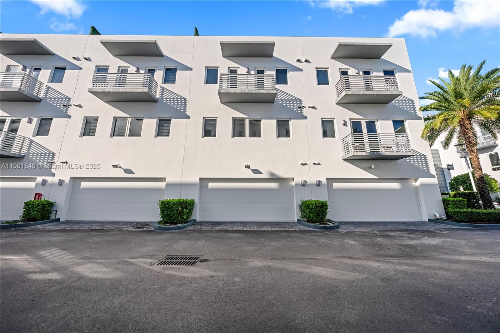 9153 NW 33rd St, Doral FL 33172 — 35