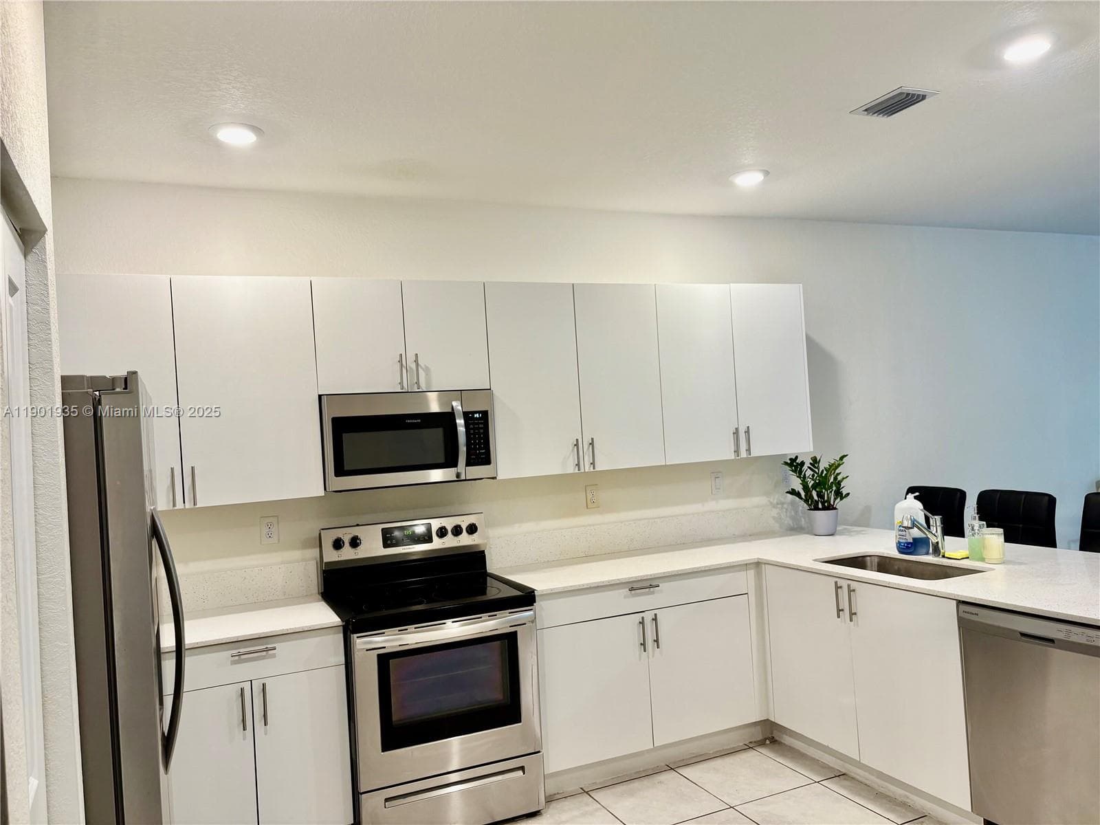 1020 SE 26th Ter, Homestead FL 33035 — 3