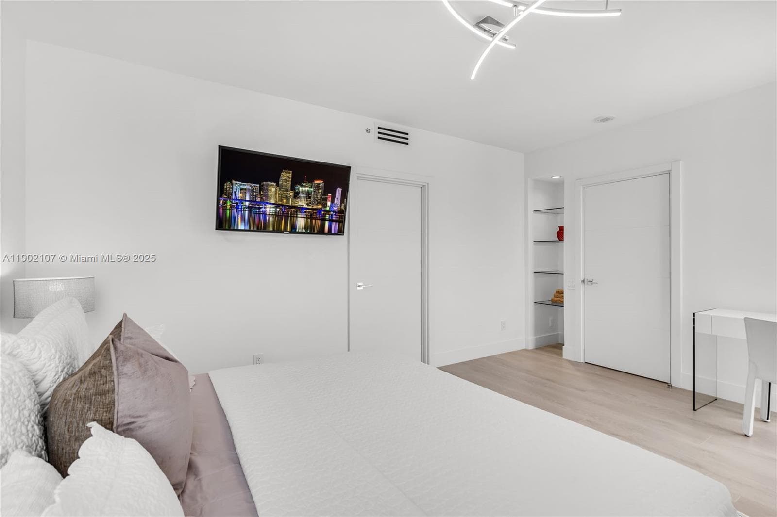 1500 Ocean Dr # 1109, Miami Beach FL 33139 — 13
