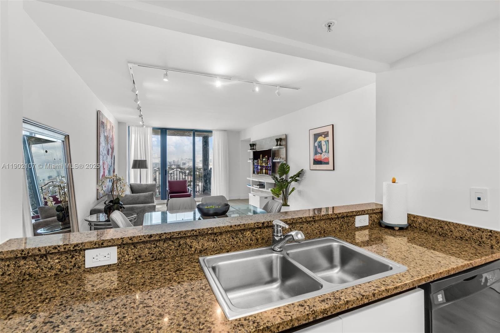 1500 Ocean Dr # 1109, Miami Beach FL 33139 — 9