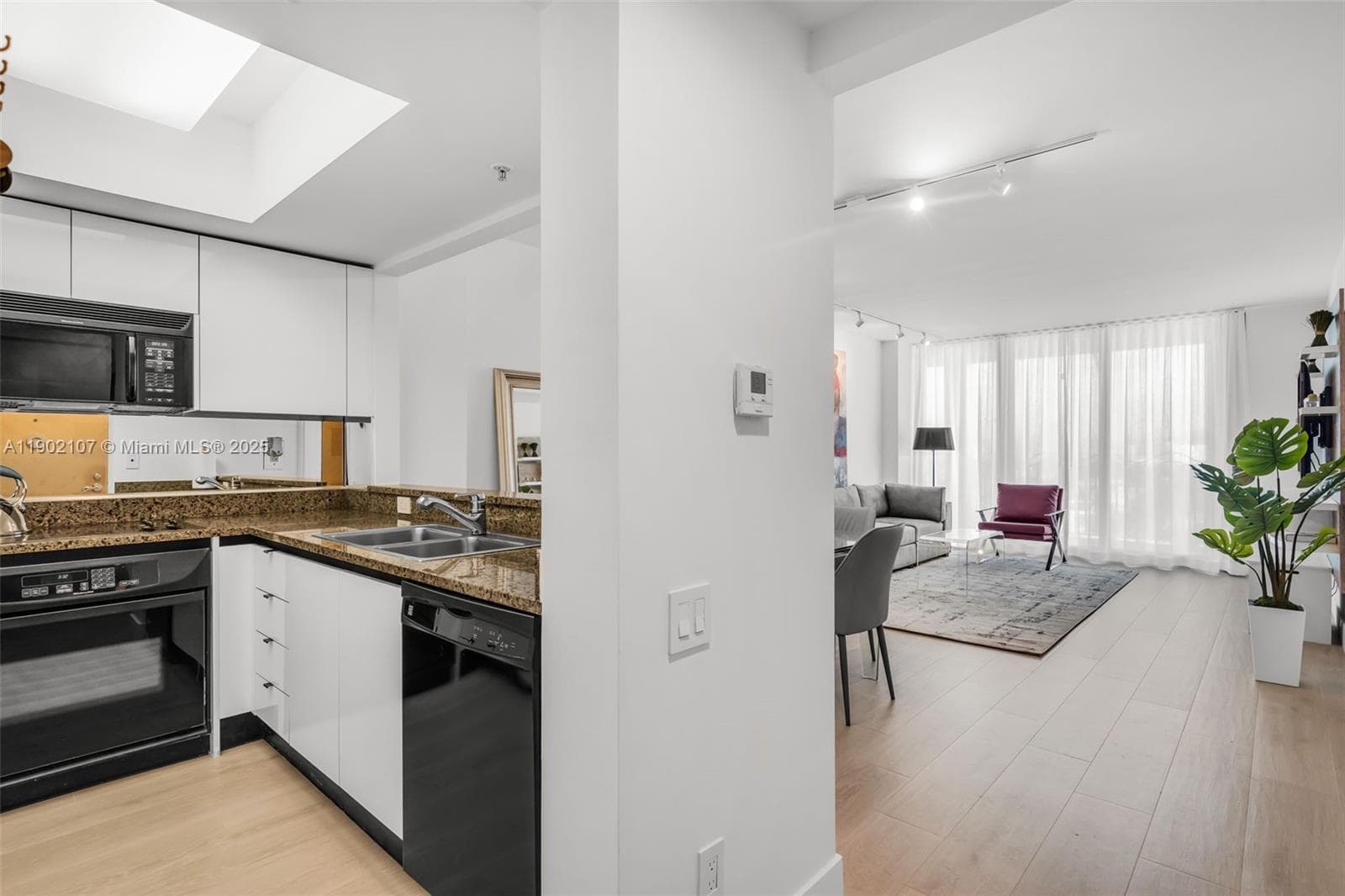 1500 Ocean Dr # 1109, Miami Beach FL 33139 — 10