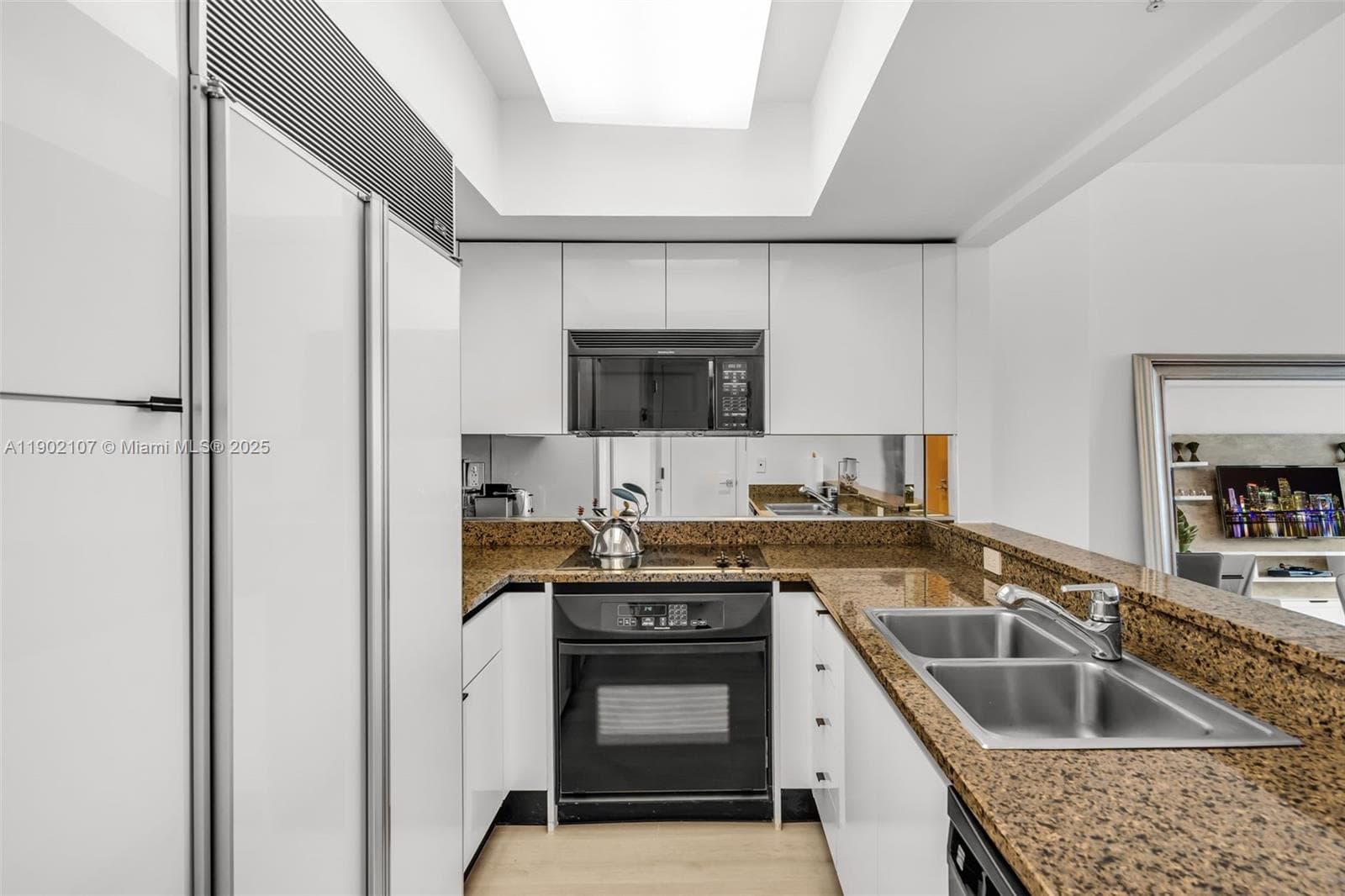 1500 Ocean Dr # 1109, Miami Beach FL 33139 — 8