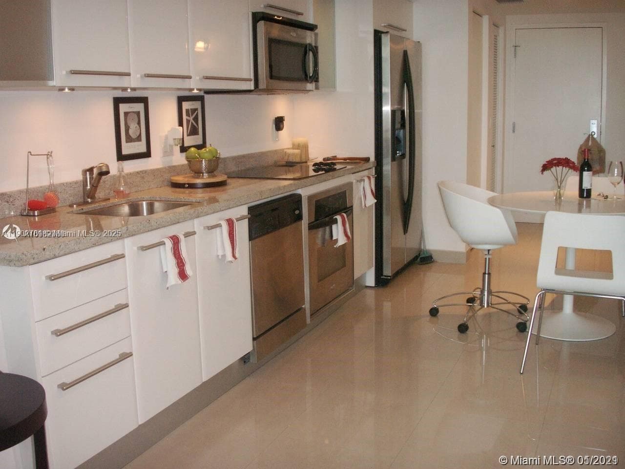185 SW 7th St # 1906, Miami FL 33130 — 3