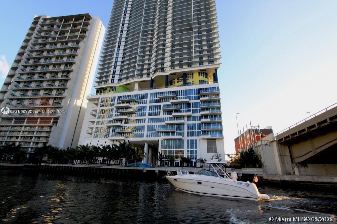 185 SW 7th St # 1906, Miami FL 33130 — 1
