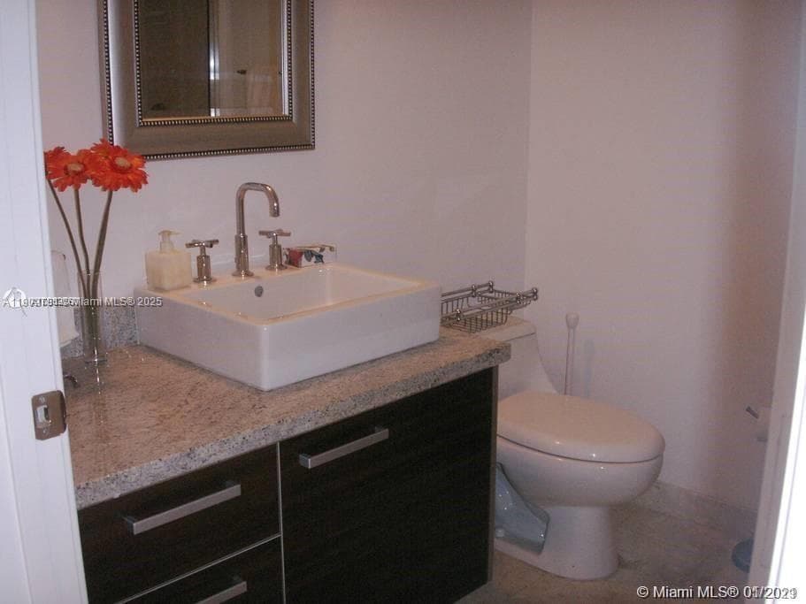 185 SW 7th St # 1906, Miami FL 33130 — 4