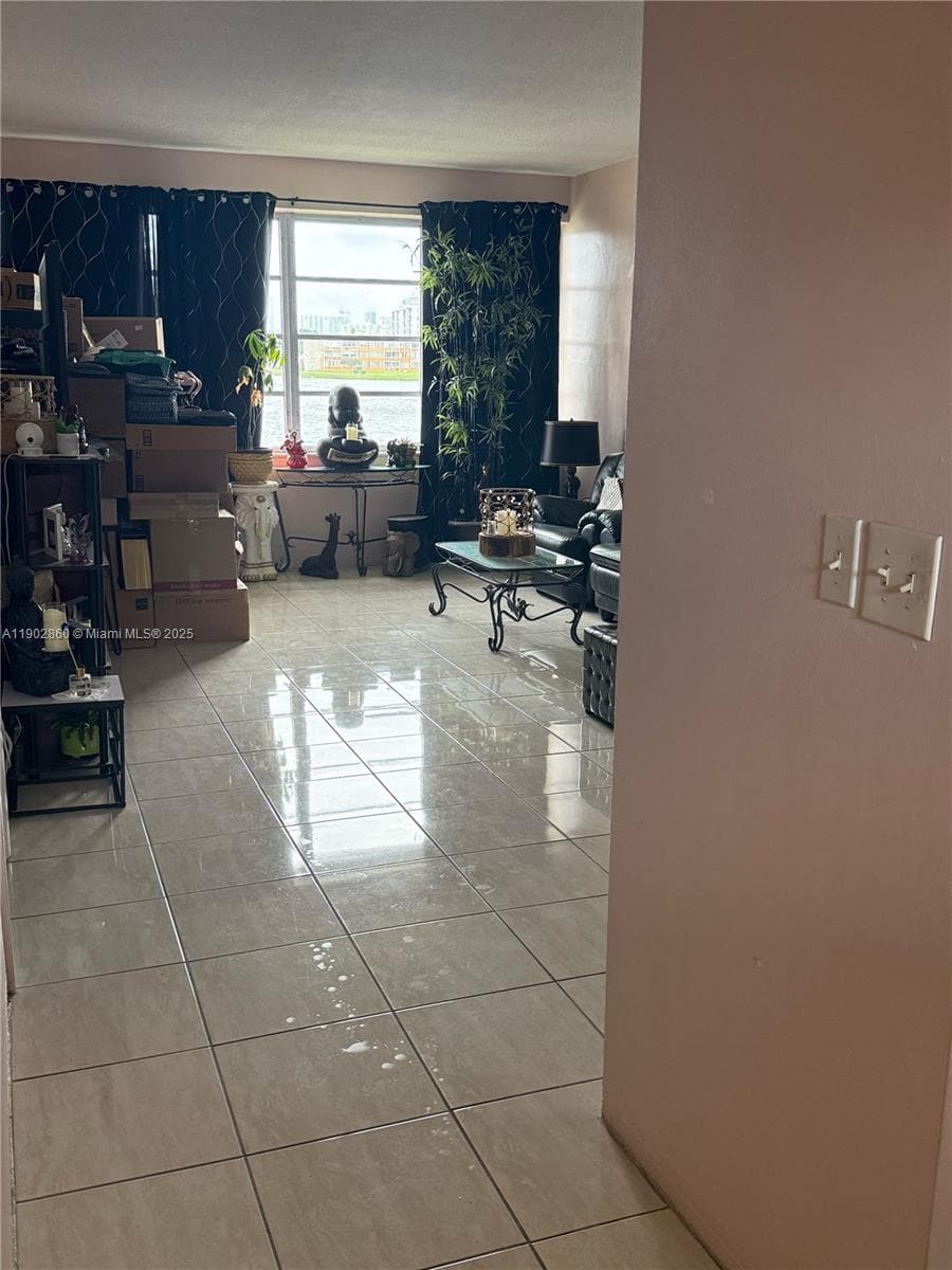 18555 NE 14th Ave # 715, Miami FL 33179 — 2
