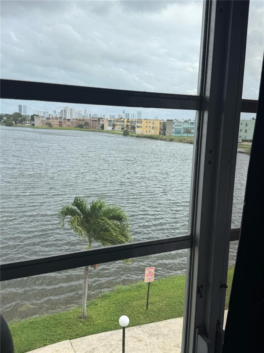 18555 NE 14th Ave # 715, Miami FL 33179 — 6