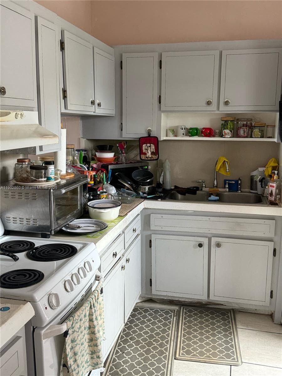18555 NE 14th Ave # 715, Miami FL 33179 — 3