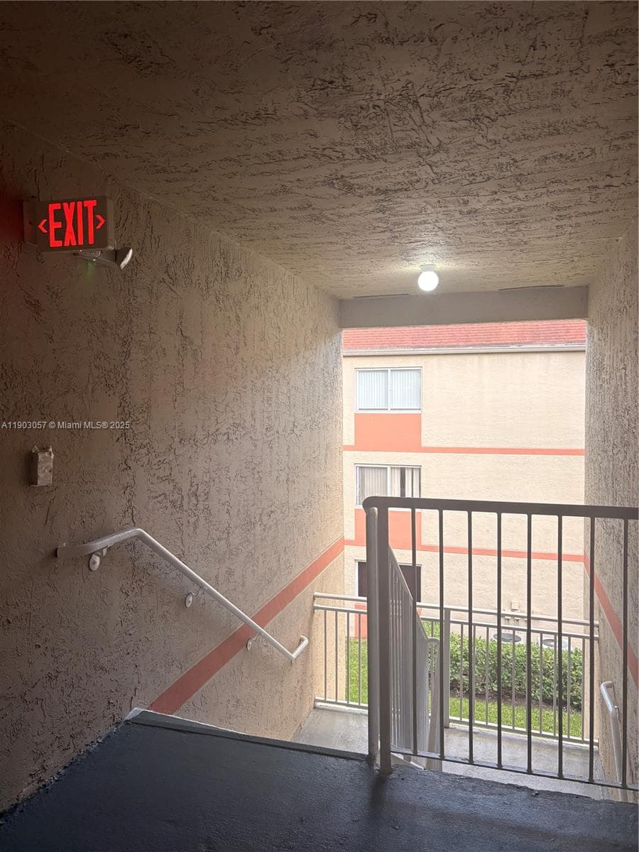 18850 NW 57th Ave # 306, Hialeah FL 33015 — 2