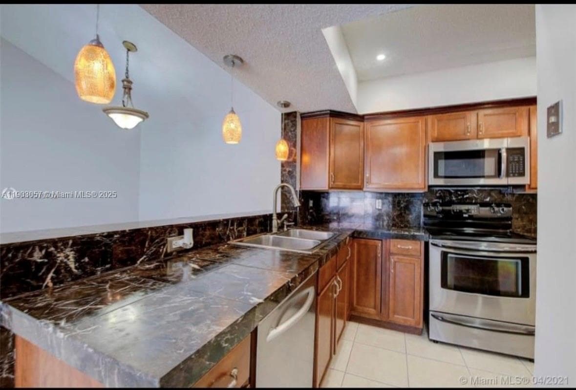 18850 NW 57th Ave # 306, Hialeah FL 33015 — 3