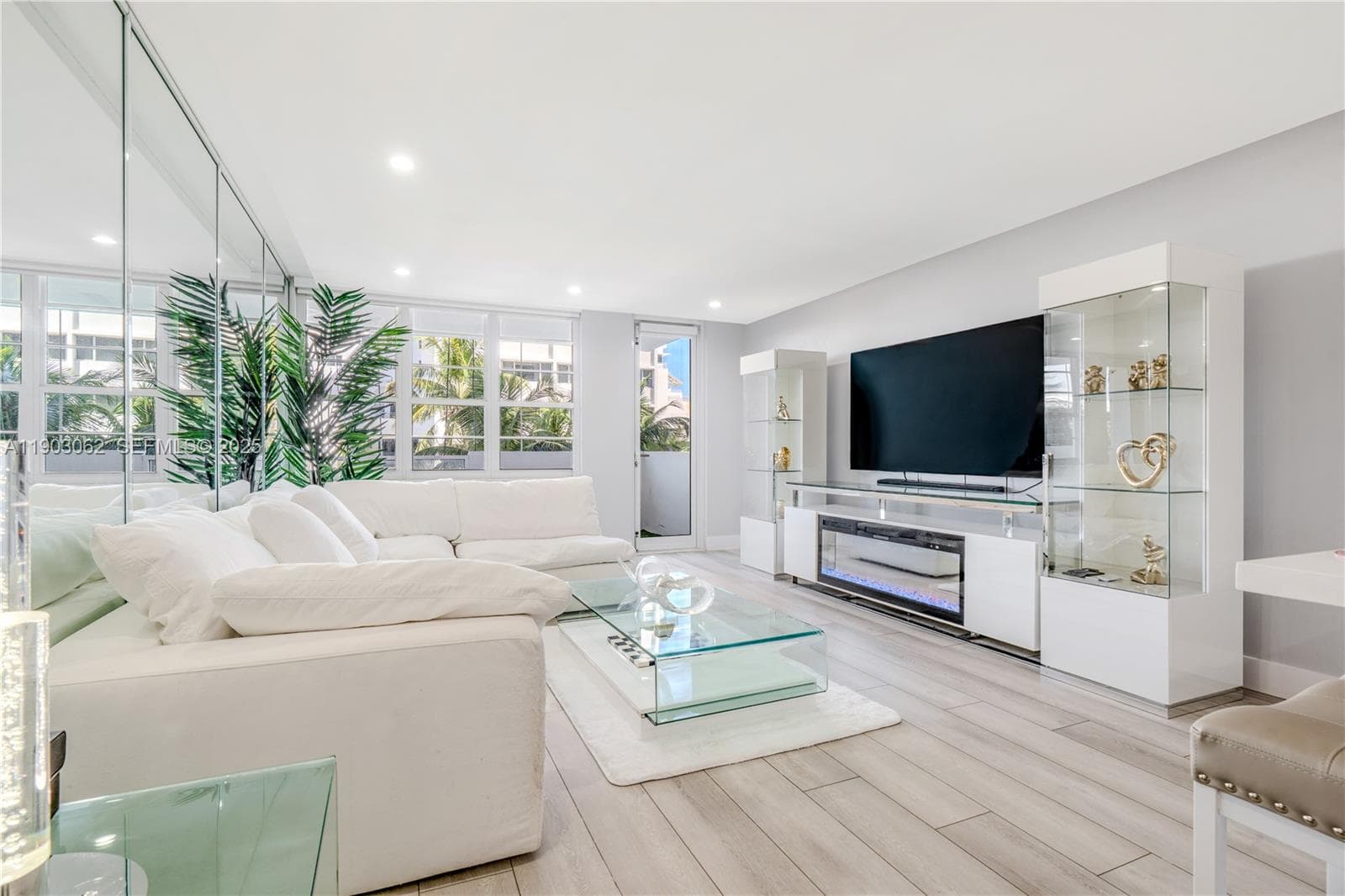 100 Lincoln Rd # 323, Miami Beach FL 33139 — 6
