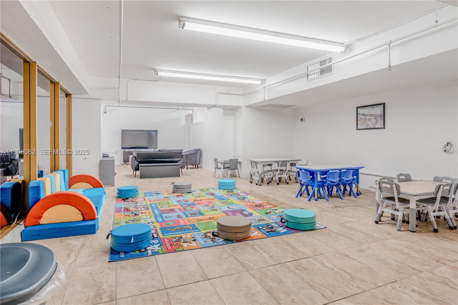 100 Lincoln Rd # 323, Miami Beach FL 33139 — 47