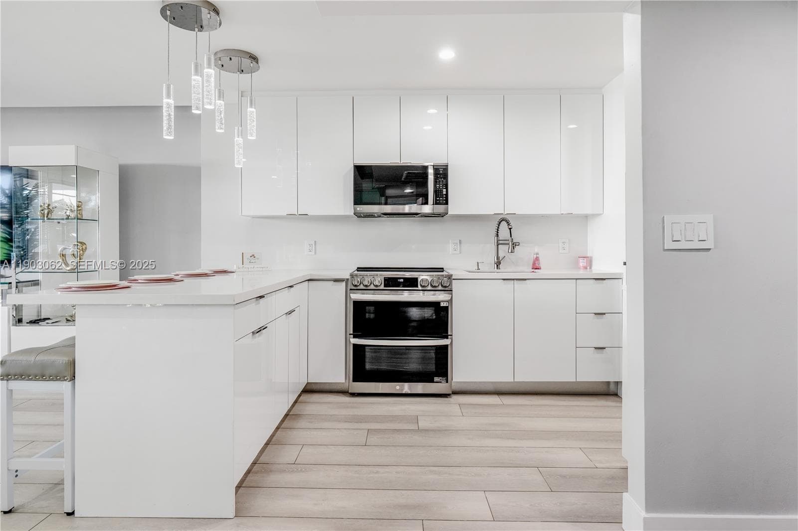 100 Lincoln Rd # 323, Miami Beach FL 33139 — 14