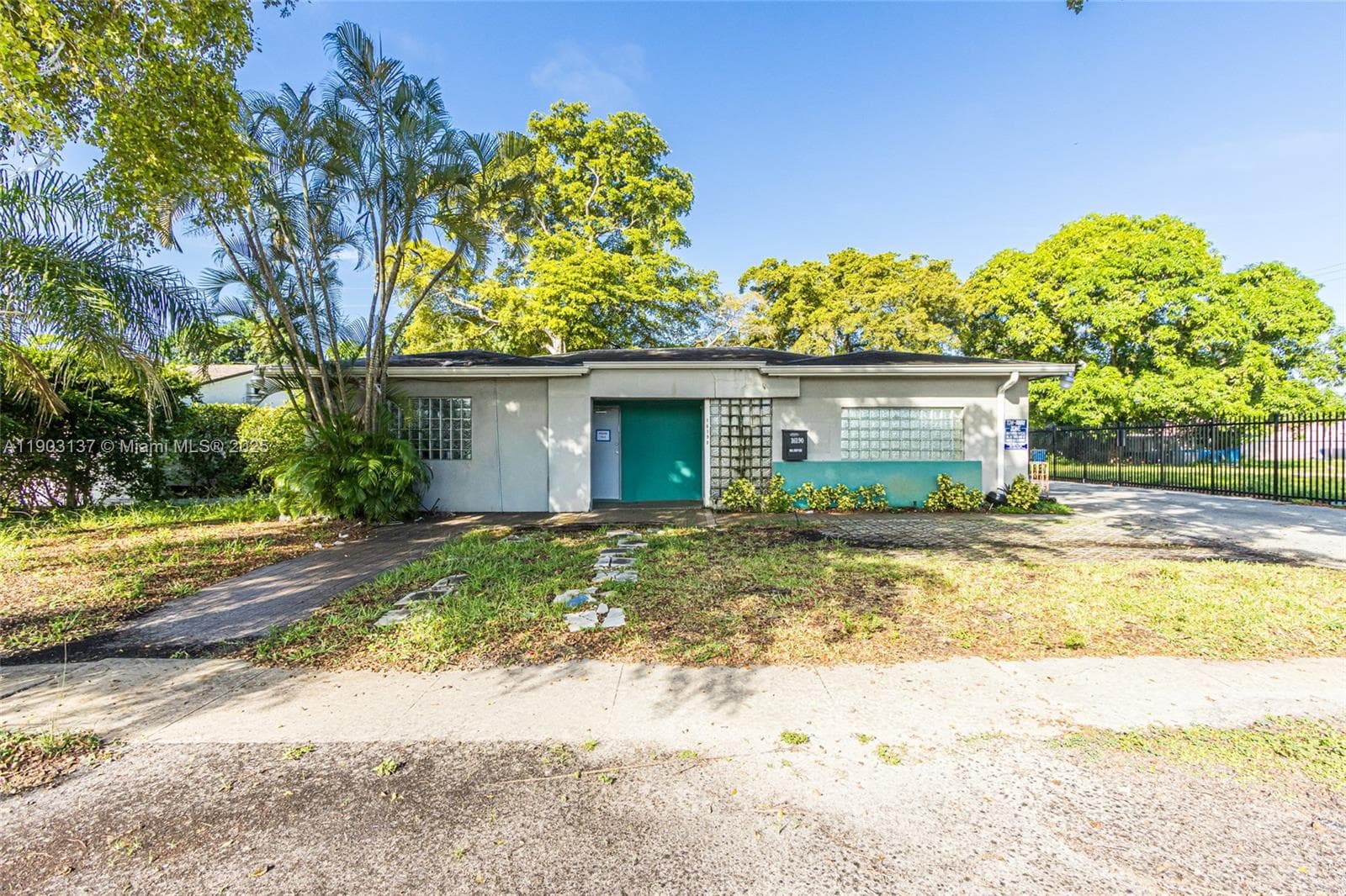 16190 NE 11th Ct, North Miami Beach FL 33162 — 2
