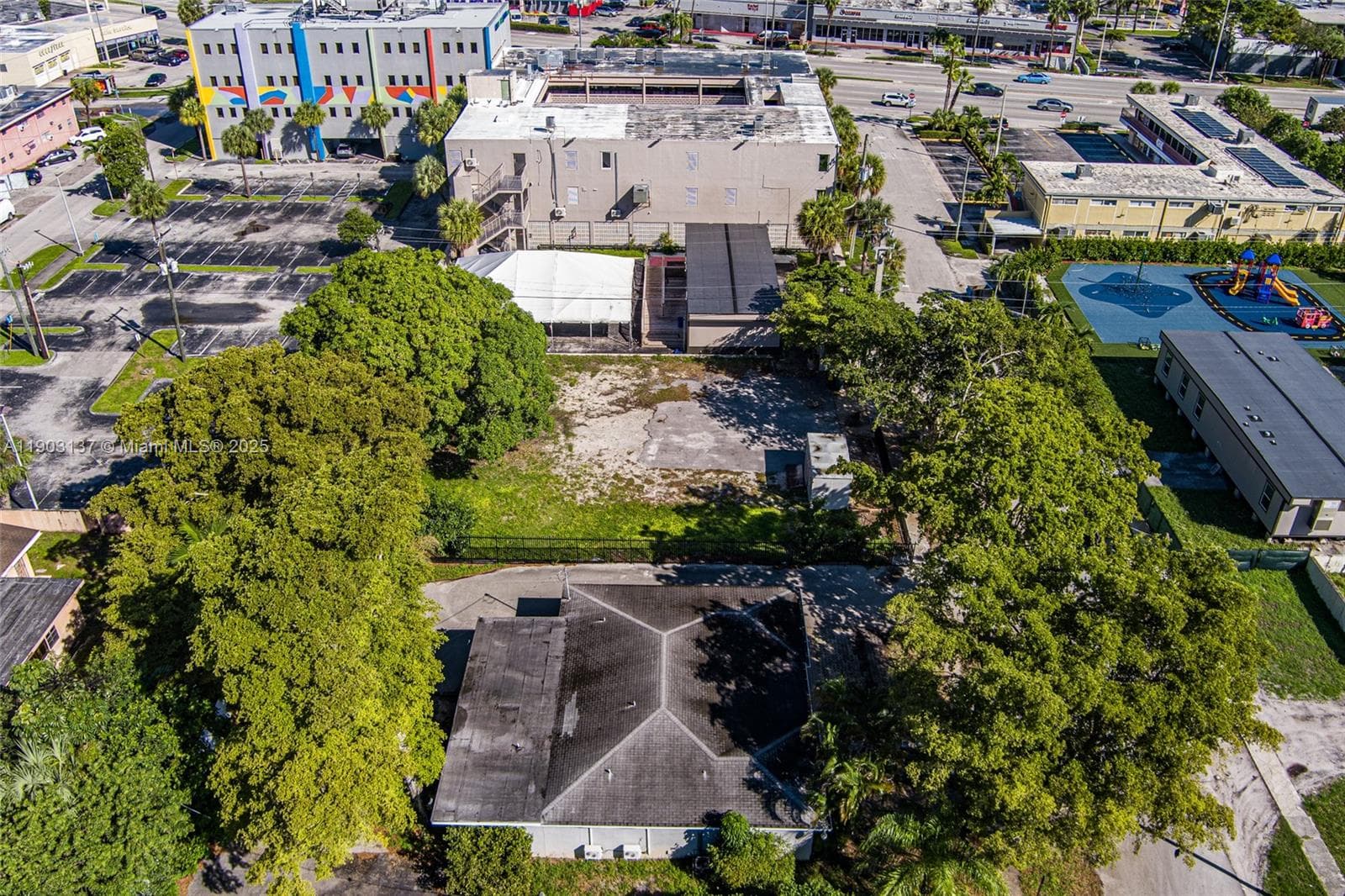 16190 NE 11th Ct, North Miami Beach FL 33162 — 52