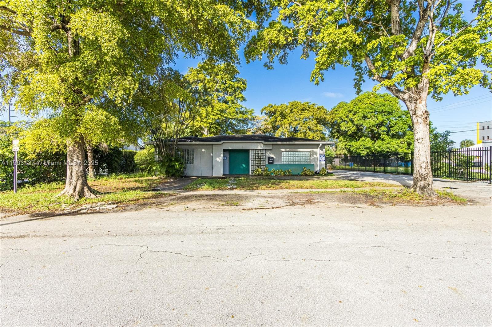 16190 NE 11th Ct, North Miami Beach FL 33162 — 1