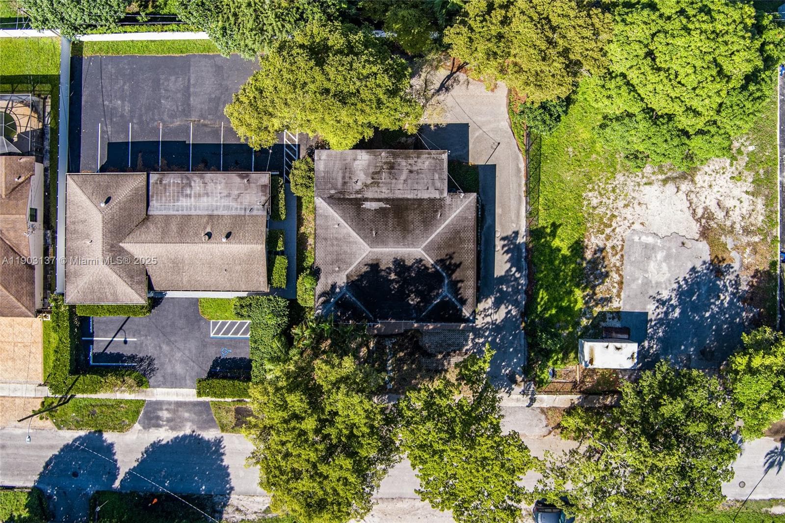 16190 NE 11th Ct, North Miami Beach FL 33162 — 40