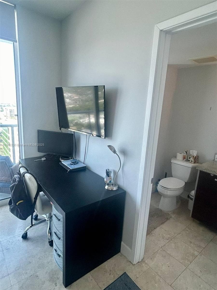 185 SW 7 ST # 1802, Miami FL 33130 — 24